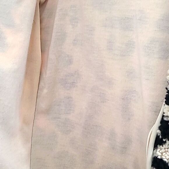 Leopard Sherpa Vest, Zips up the Front, 2 Pockets, Size Medium - Picture 10 of 12